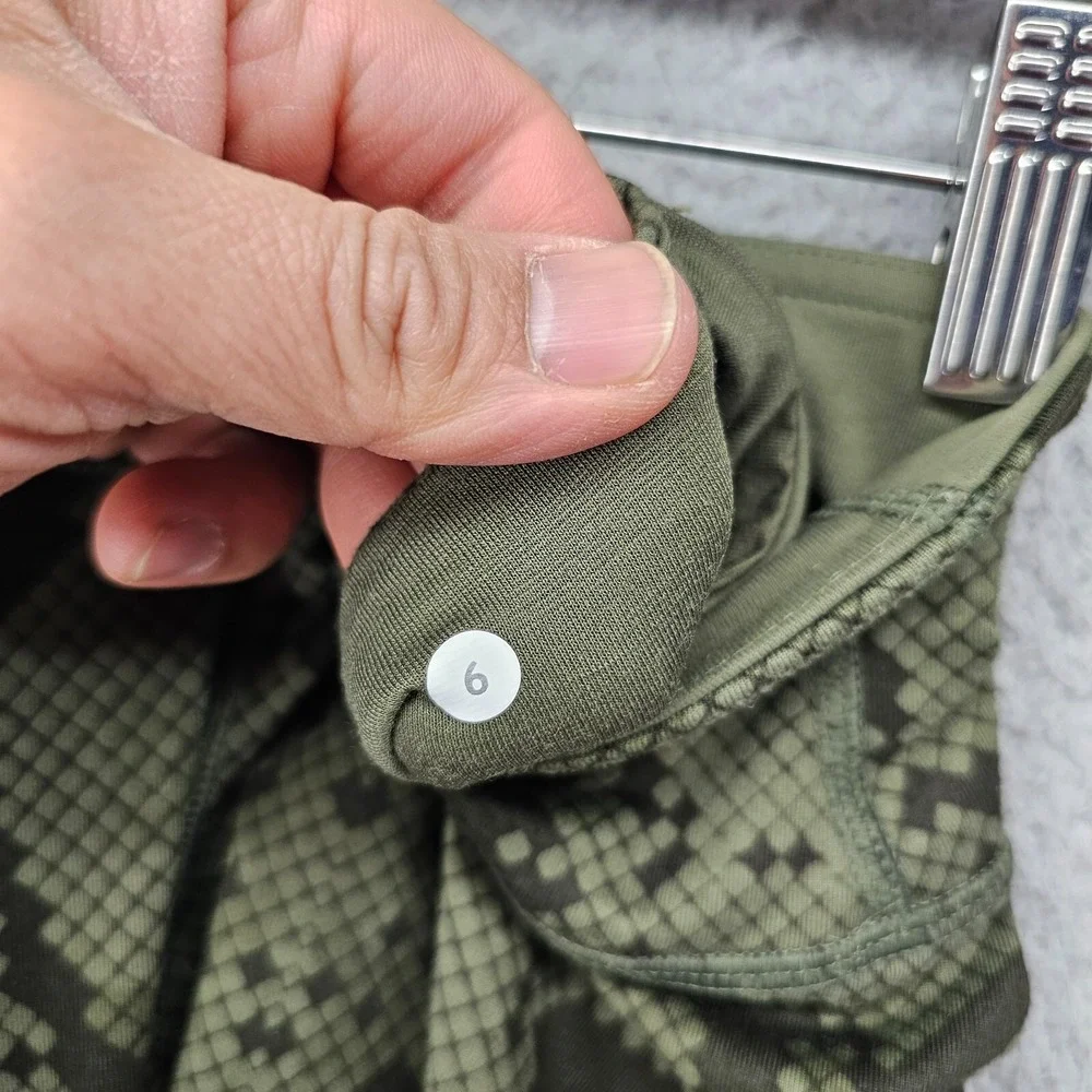 Lululemon Wunder Under Crop III Womens 6 Green Gator Ziggy Snake Fatigue